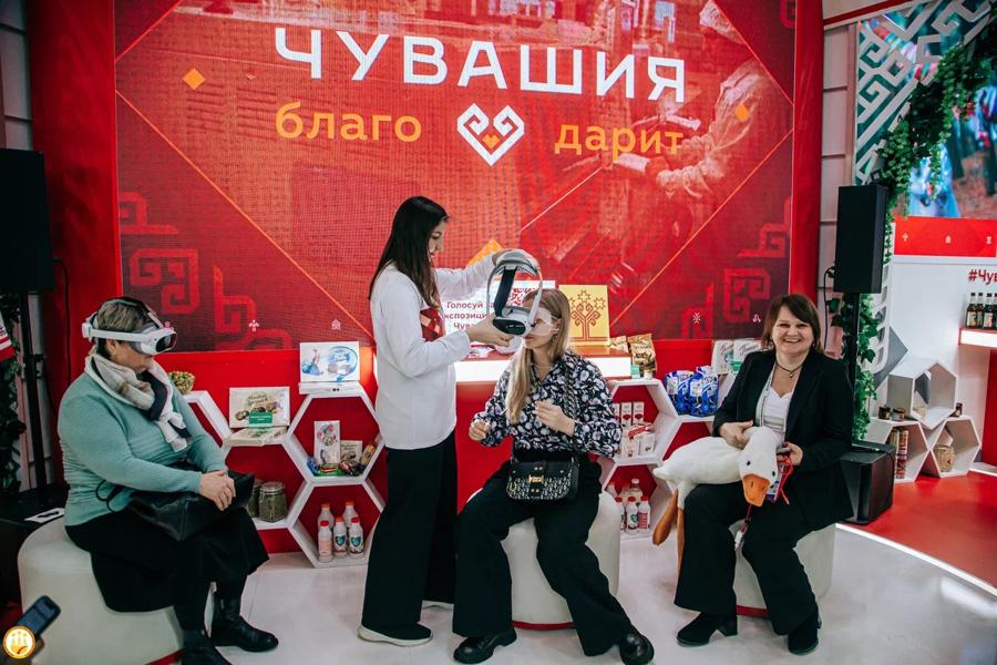 VR-путешествие по предприятиям Чувашии: «Акконд», «Мелилотус», «Ядринмолоко», «Чебомилк» - на выставке «Россия»