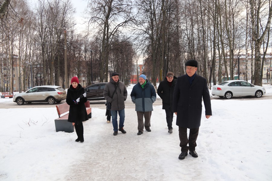 Проинспектировали результат работ в сквере по ул. Молодежная