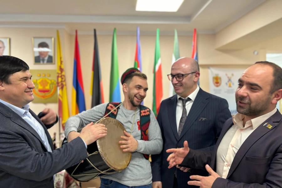 Размик Мамиконян и Максим Варлашкин отпраздновали День армянской культуры