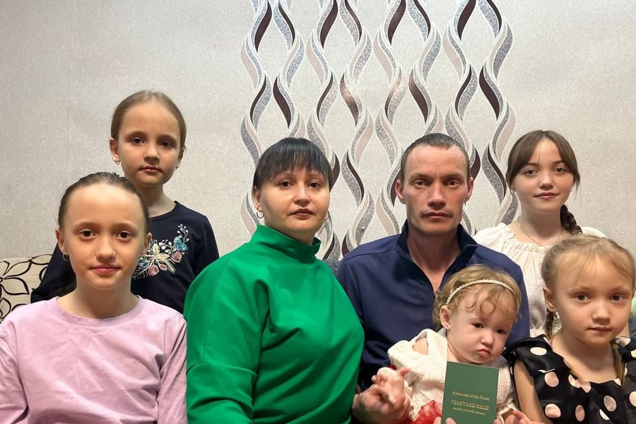 Семье Орловых вручено удостоверение многодетной семьи