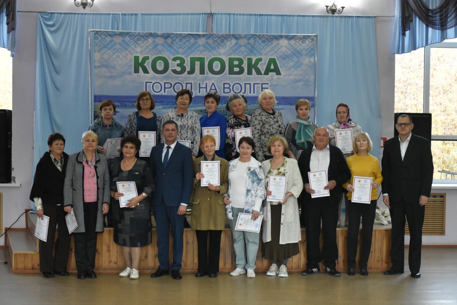 Алексей Людков поздравил жителей округа с Международным днём пожилых людей