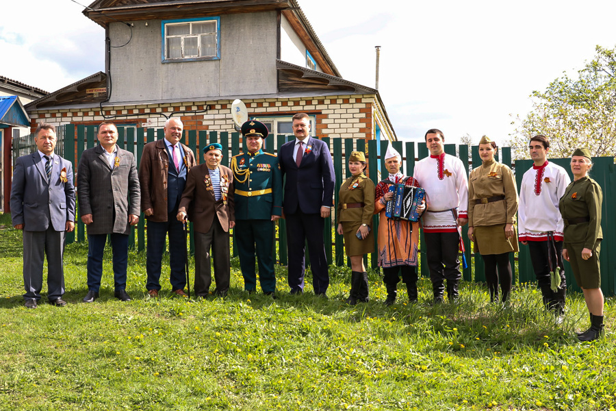 Глава Чебоксарского муниципального округа Николай Хорасев поздравил ветеранов с Днем Победы
