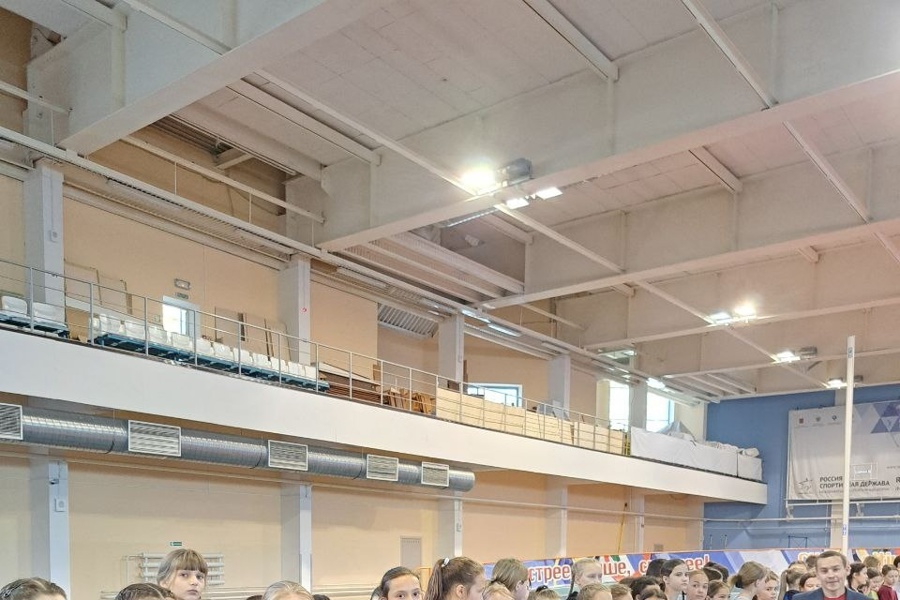 Ядринские спортсмены участвовали на республиканских соревнованиях по лёгкой атлетике в Новочебоксарском манеже.