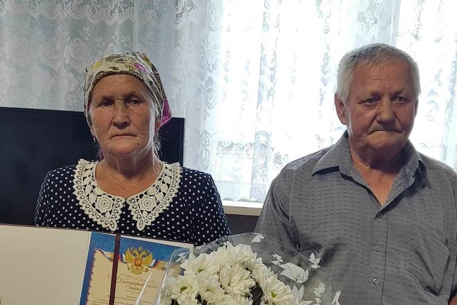 Валентина Германовна и Николай Николаевич Шишковы из д. Старое Муратово отметили 50-летие совместной жизни