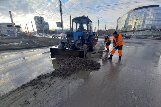 В Чебоксарах началась уборка снега