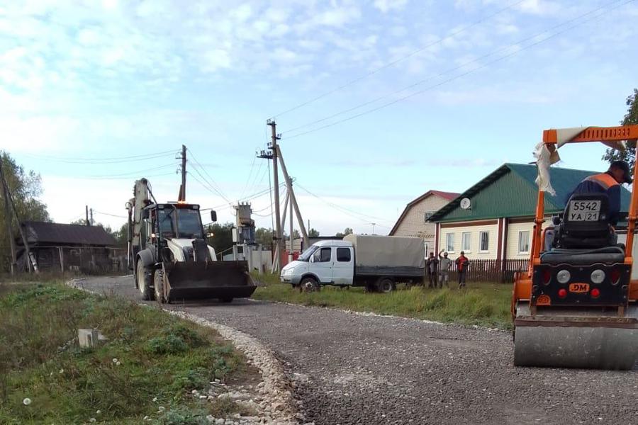 В селе Нижняя Кумашка ремонтируют улицу Первомайскую