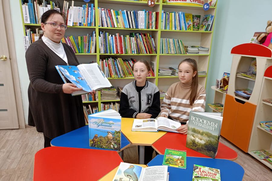 26 октября в Аликовской детской библиотеке прошло очередное экологическое занятие «А ведь в нашем сердце есть и для птиц тепло»