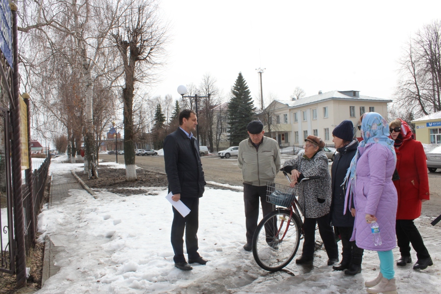 Глава округа Сергей Галкин обсудил с жителями дальнейшее благоустройство центрального парка в с.Шемурша