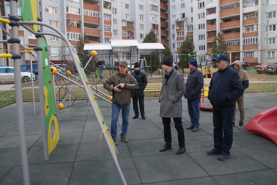 В Чебоксарах проверили ход проведения весеннего санитарно-экологического месячника